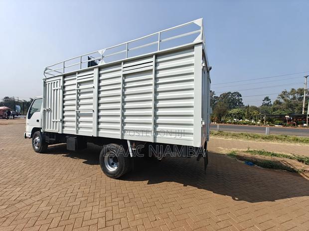 Isuzu NPR Original Cabin - thumbnail 4