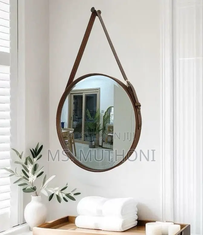 60 Cm Nordic-Style Round Wall Mirror With a Leather Strap: