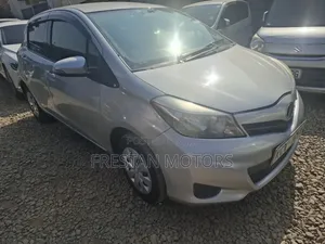 Toyota Vitz 2012 Silver