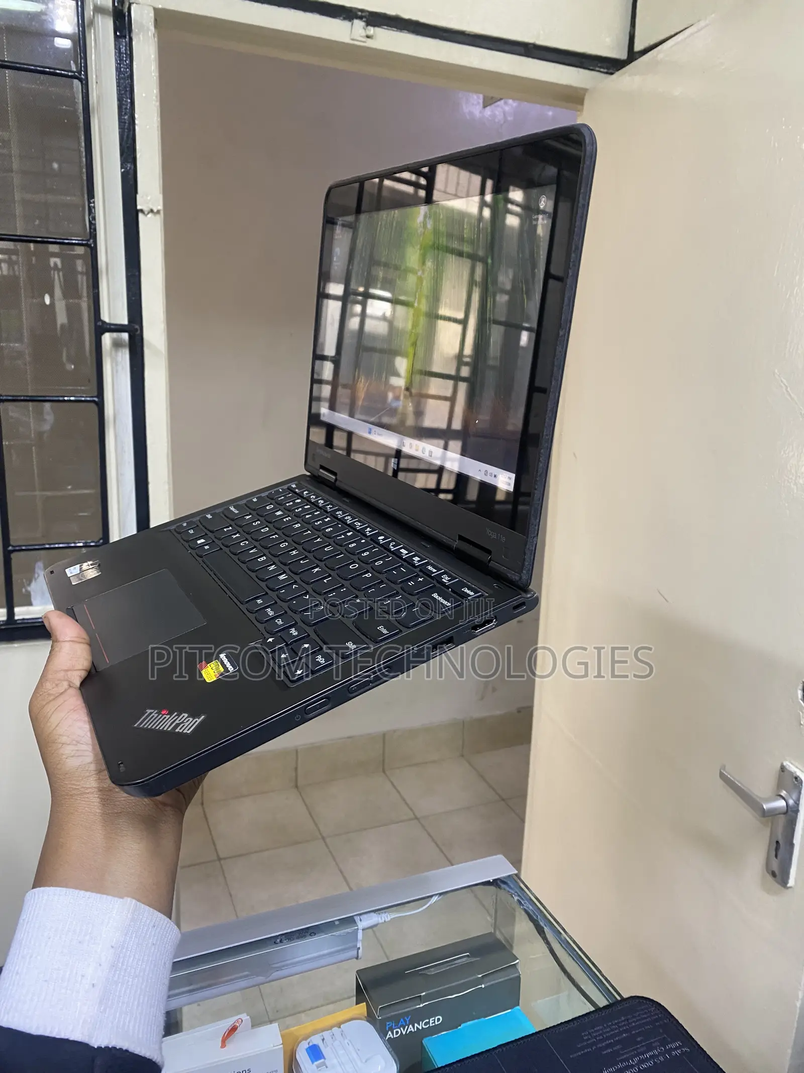 Laptop Lenovo Yoga 11e 8GB Intel Celeron HDD 500GB