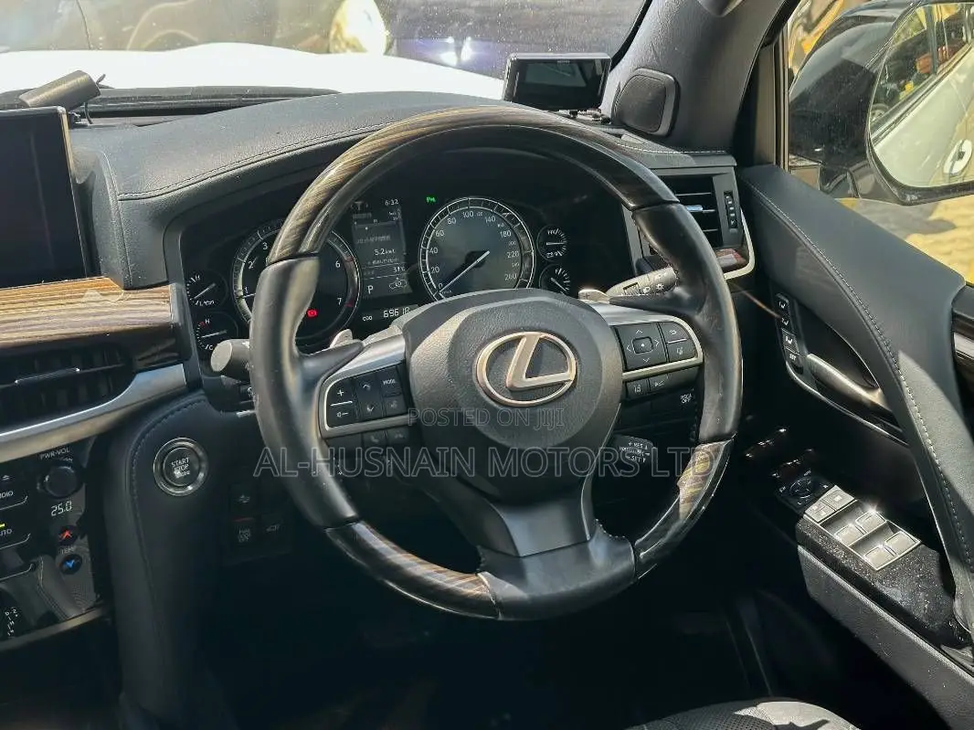 Lexus LX 570 AWD 2020 Pearl