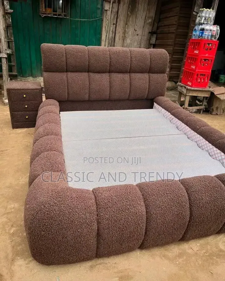 Brown Boucle Bed 5*6