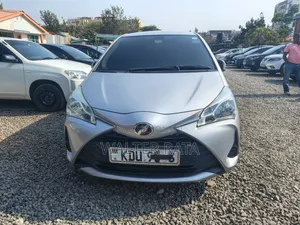 Toyota Vitz 2018 Silver