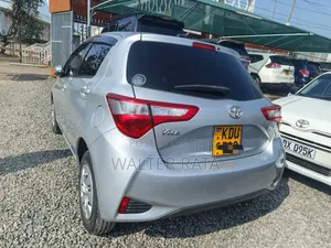 Toyota Vitz 2018 Silver