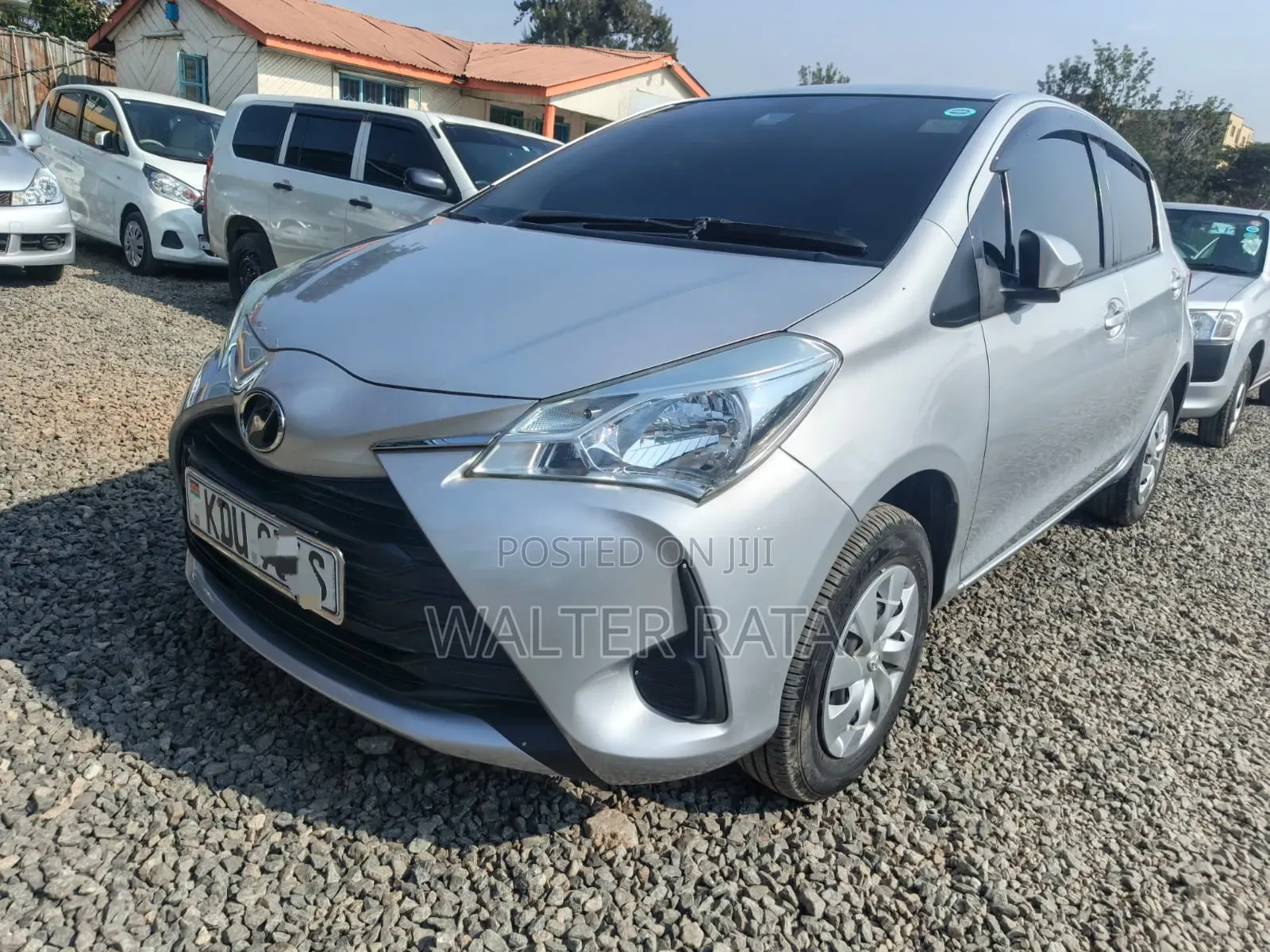 Toyota Vitz 2018 Silver