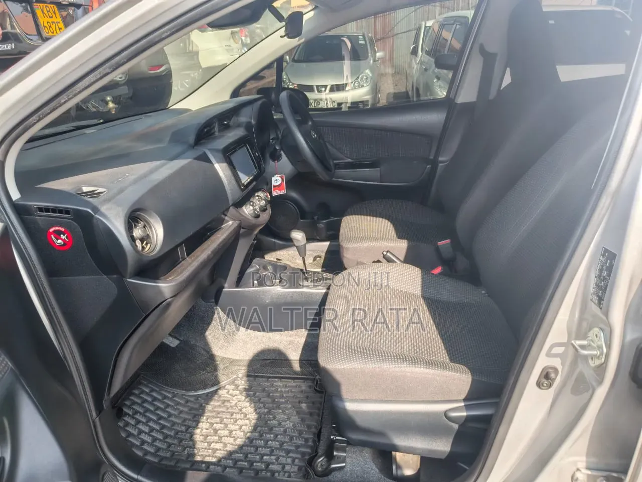 Toyota Vitz 2018 Silver