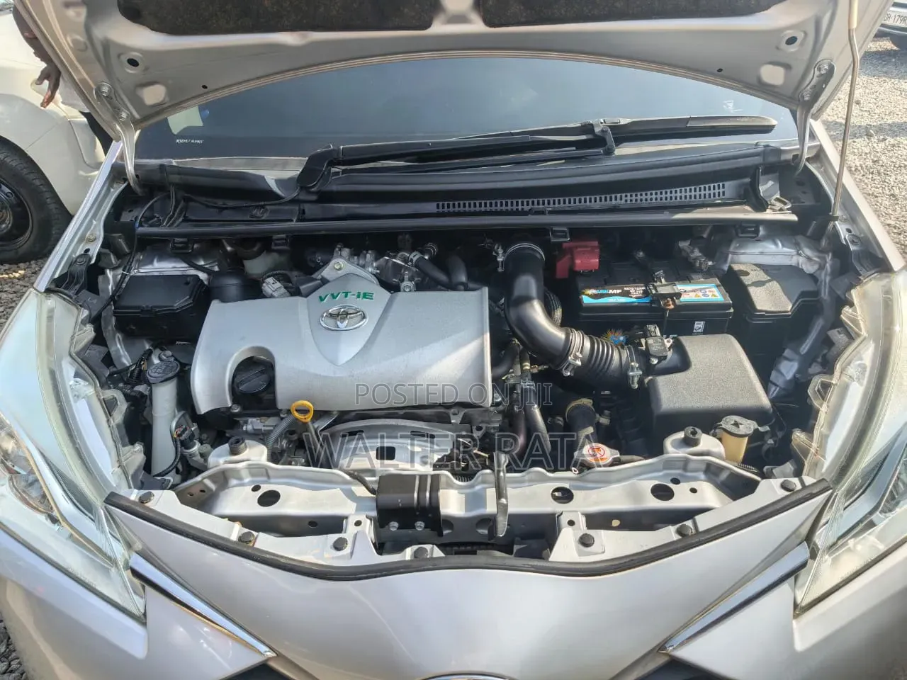 Toyota Vitz 2018 Silver