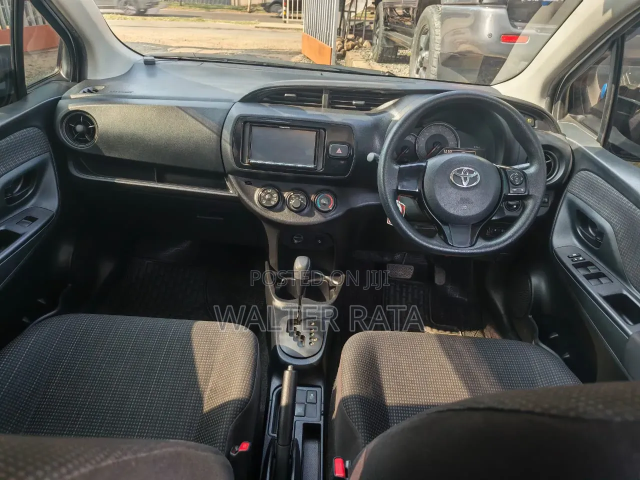 Toyota Vitz 2018 Silver