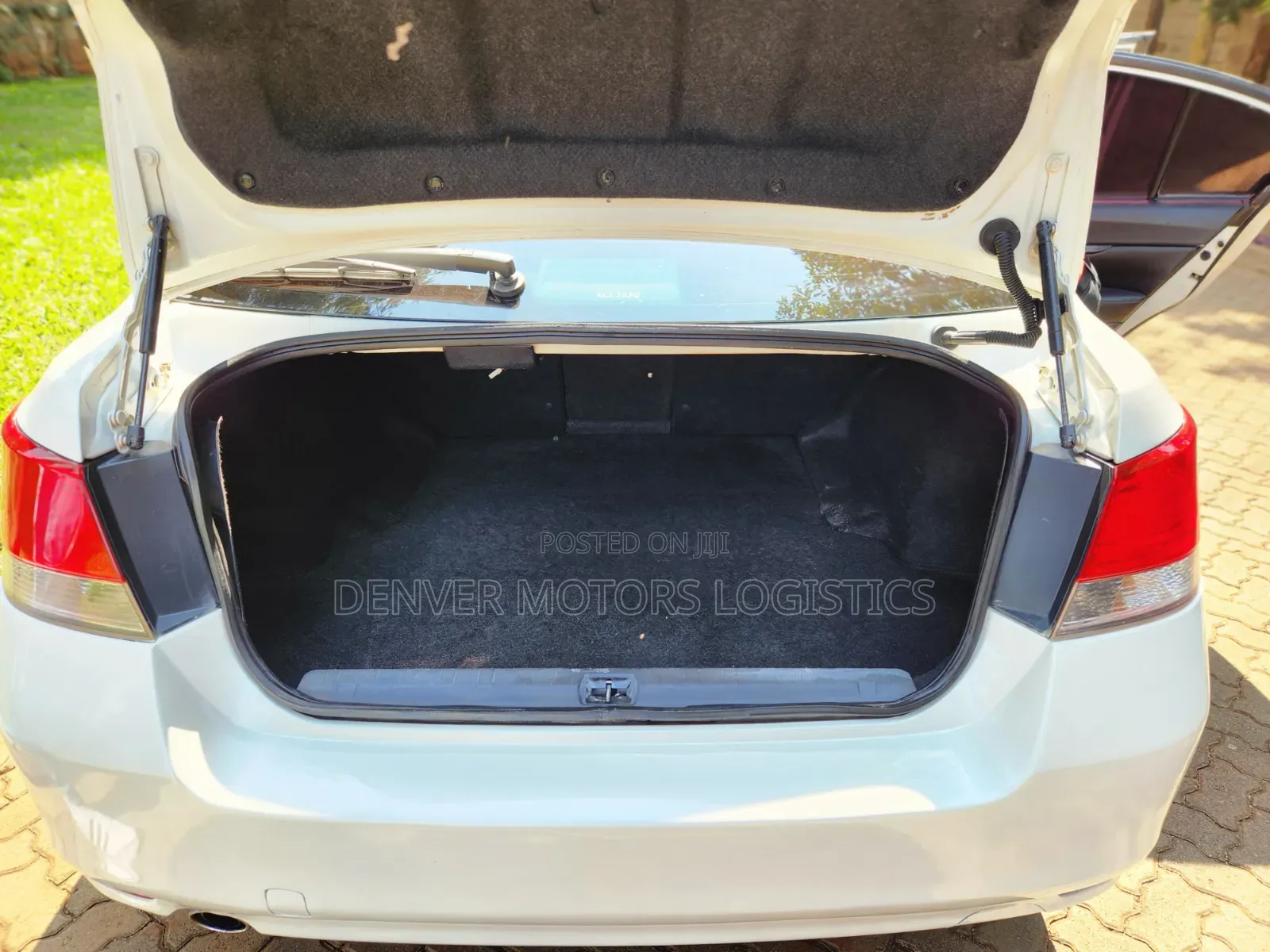 Subaru Legacy 2011 White