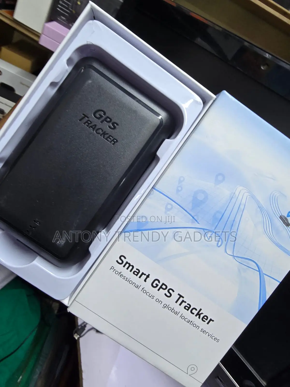 P11 Real-Time 4G GPS Vehicle Tracker With Strong Magnets