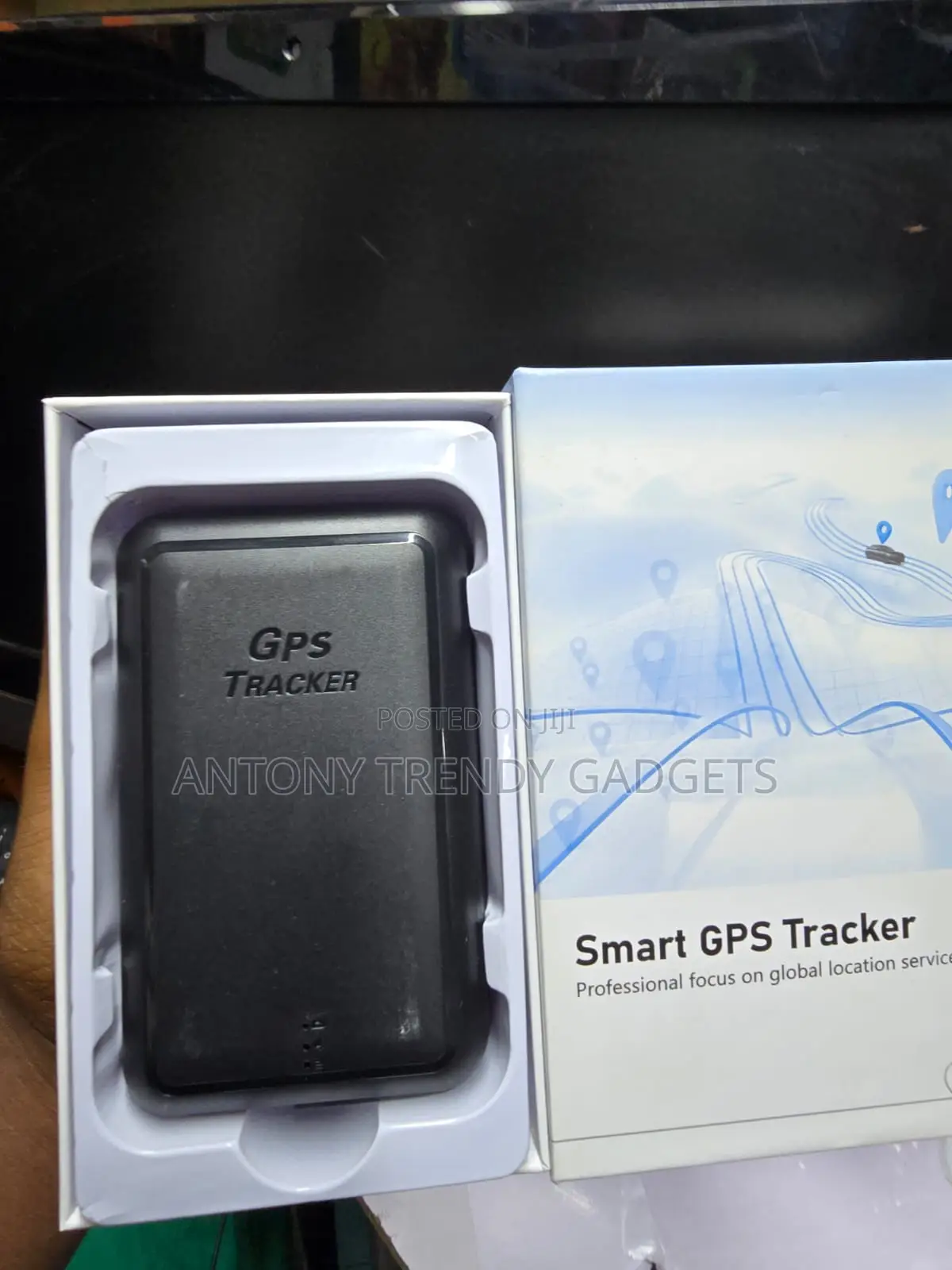 P11 Smart GPS Tracker for Car Fleet Asset Tracking