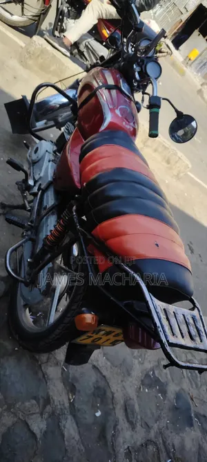 Bajaj Boxer 100 2025 Red