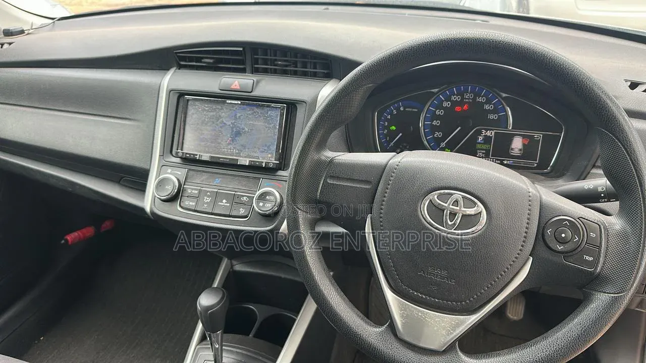 Toyota Corolla Fielder 2019 Silver