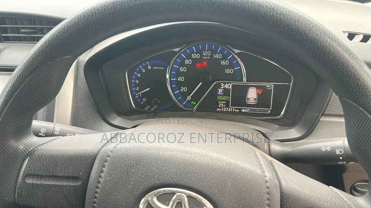 Toyota Corolla Fielder 2019 Silver