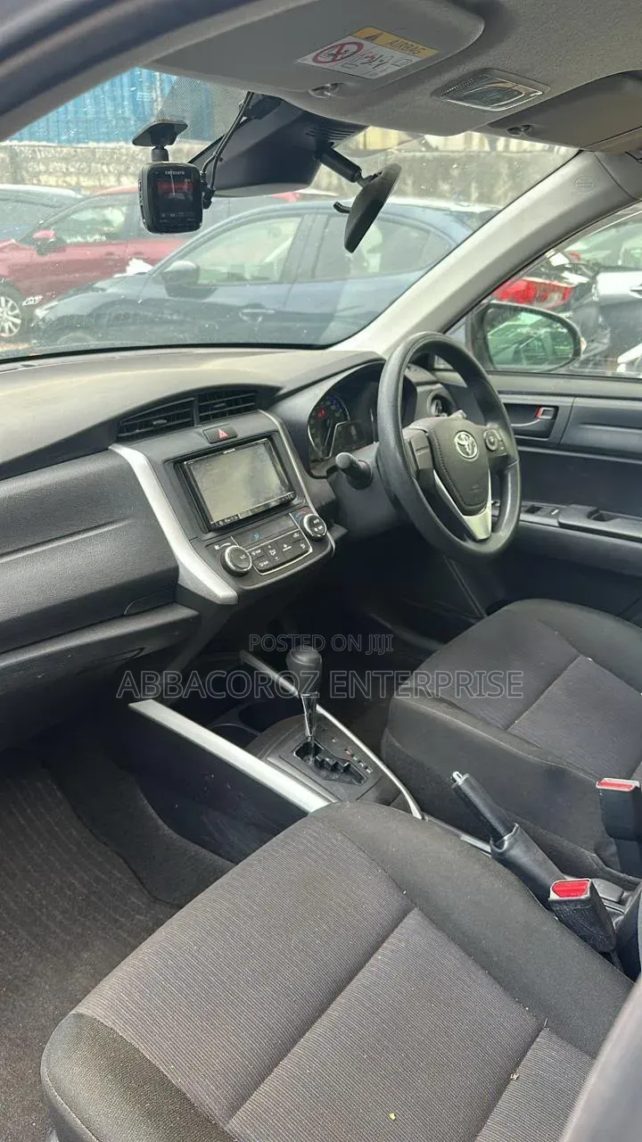 Toyota Corolla Fielder 2019 Silver
