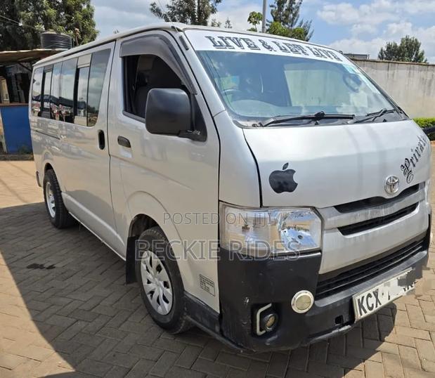 Toyota HiAce 2013 Silver - thumbnail 2