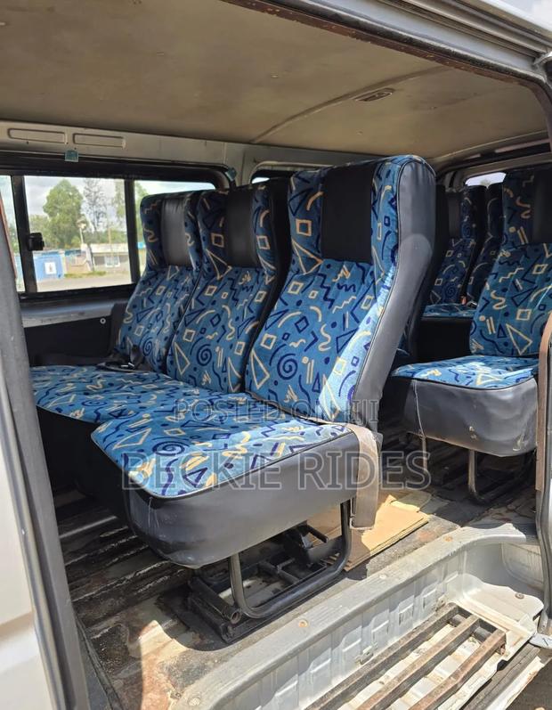 Toyota HiAce 2013 Silver - thumbnail 5