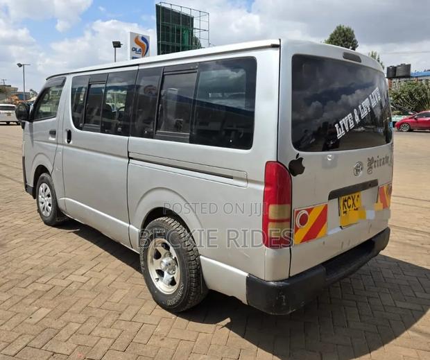 Toyota HiAce 2013 Silver - thumbnail 9