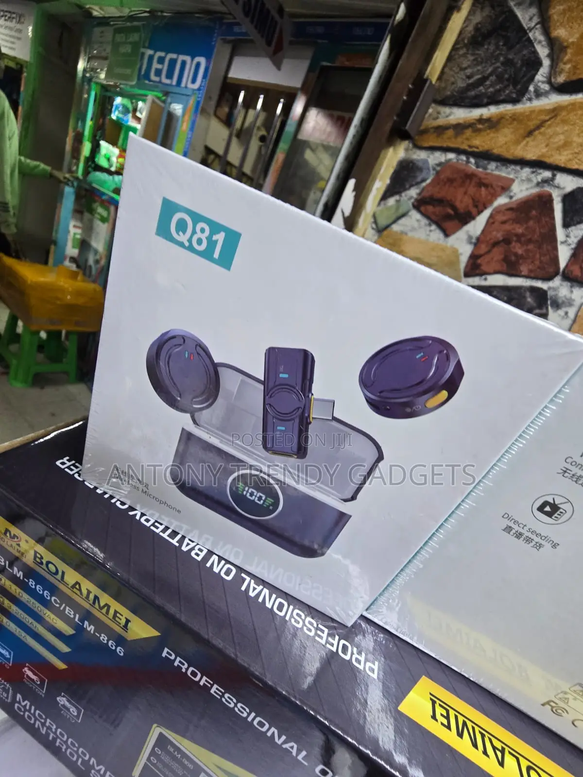 Q81 Wireless Microphone With Charging Case ANC