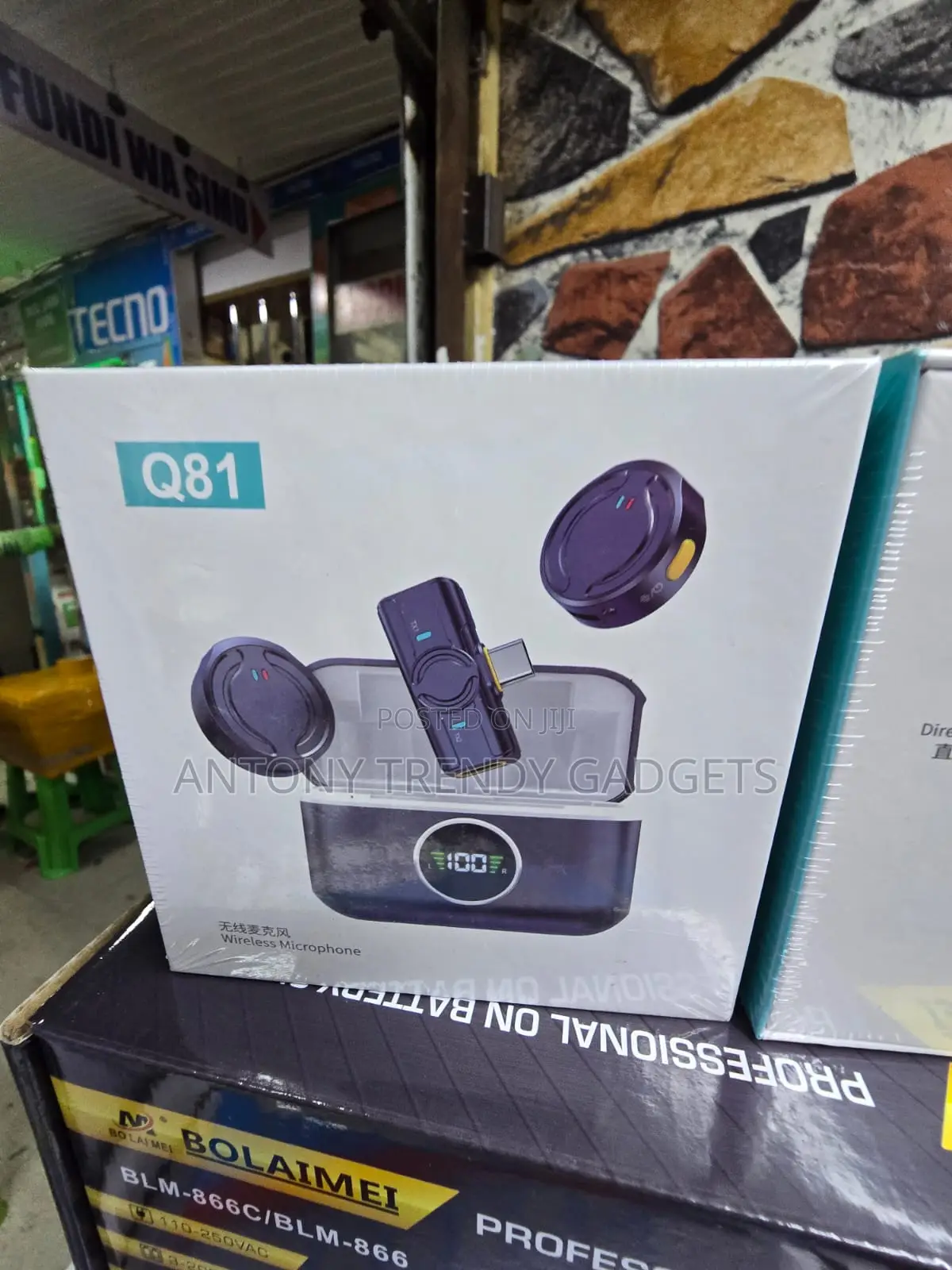 Q81 Wireless Microphone With Charging Case ANC