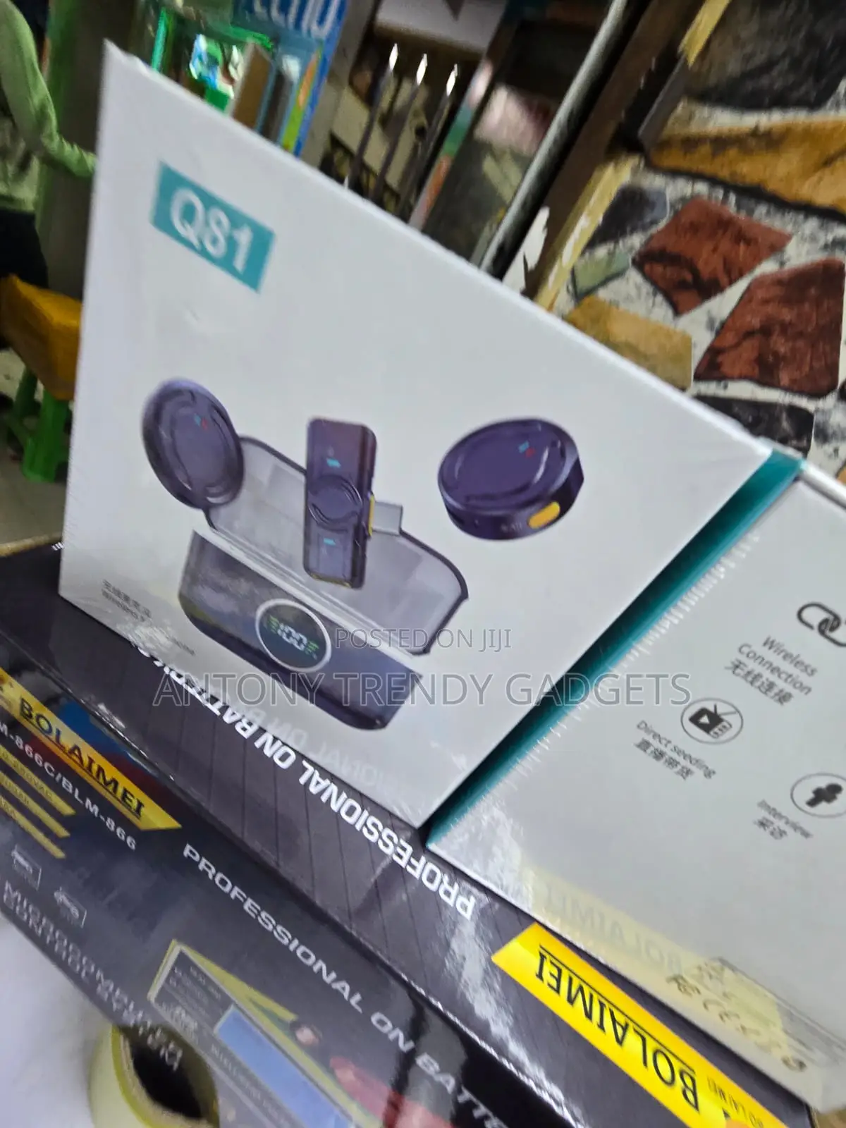 Q81 Wireless Microphone With Charging Case ANC