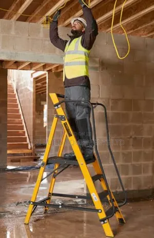 Fiberglass Podium Ladder