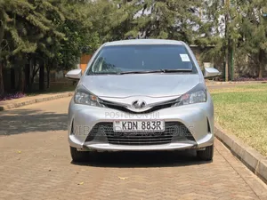 Toyota Vitz 2016 Silver