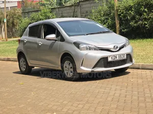 Toyota Vitz 2016 Silver