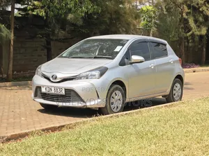 Toyota Vitz 2016 Silver