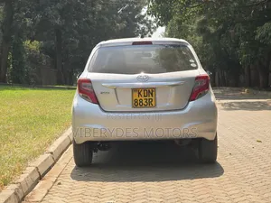 Toyota Vitz 2016 Silver