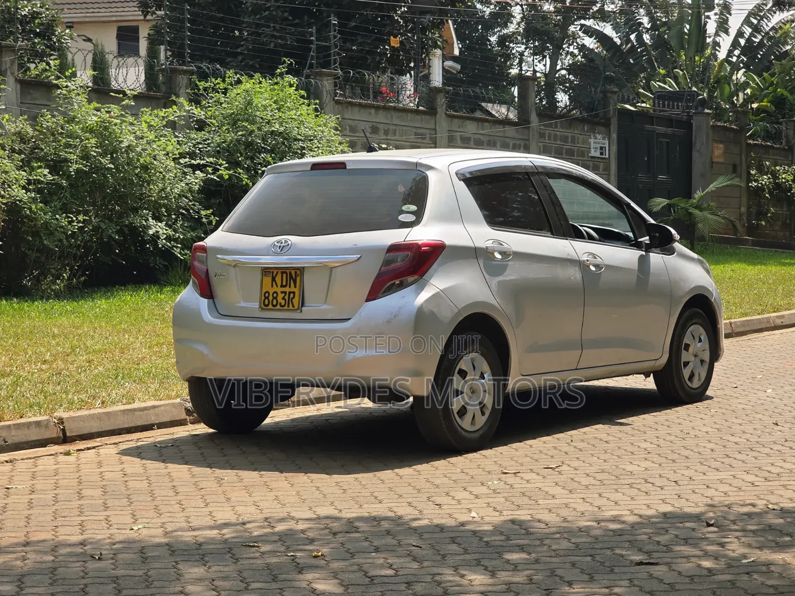 Toyota Vitz 2016 Silver