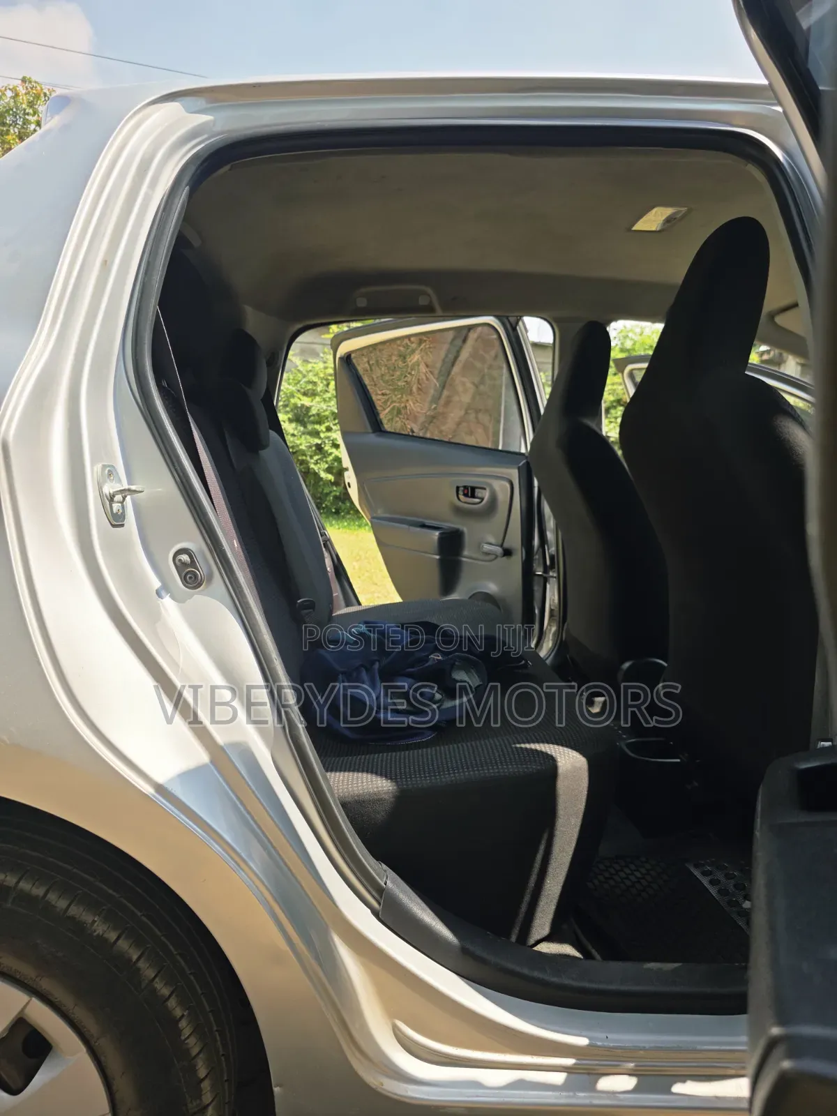 Toyota Vitz 2016 Silver