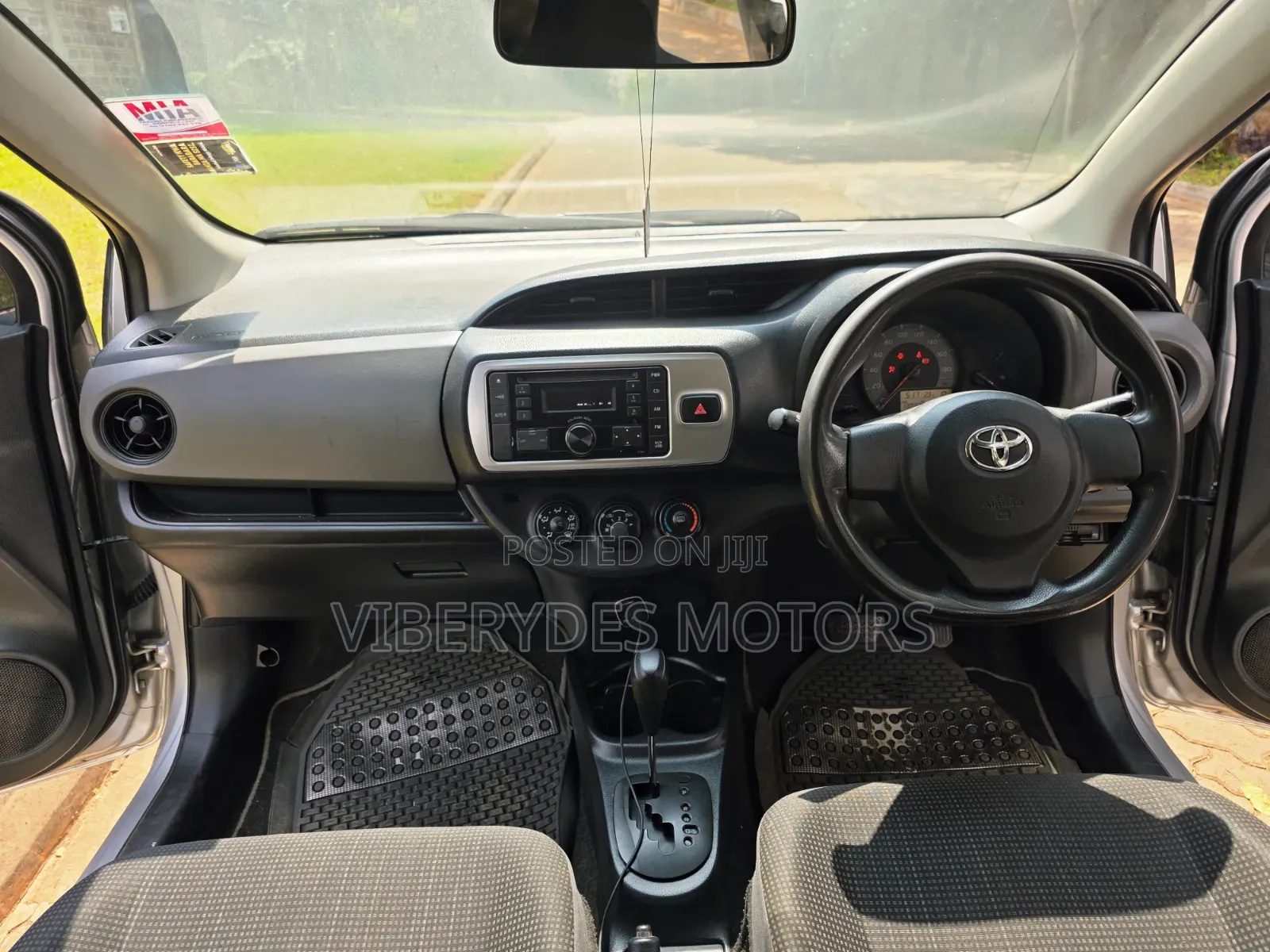 Toyota Vitz 2016 Silver