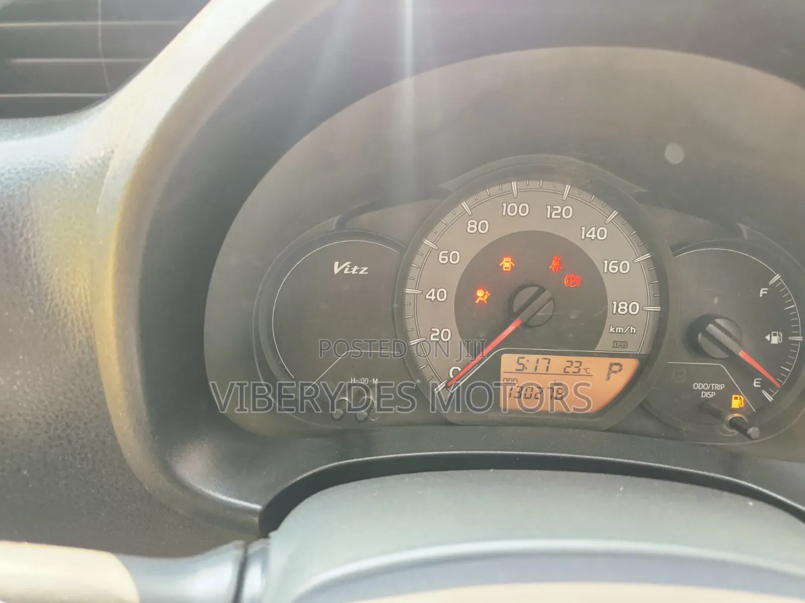 Toyota Vitz 2016 Silver