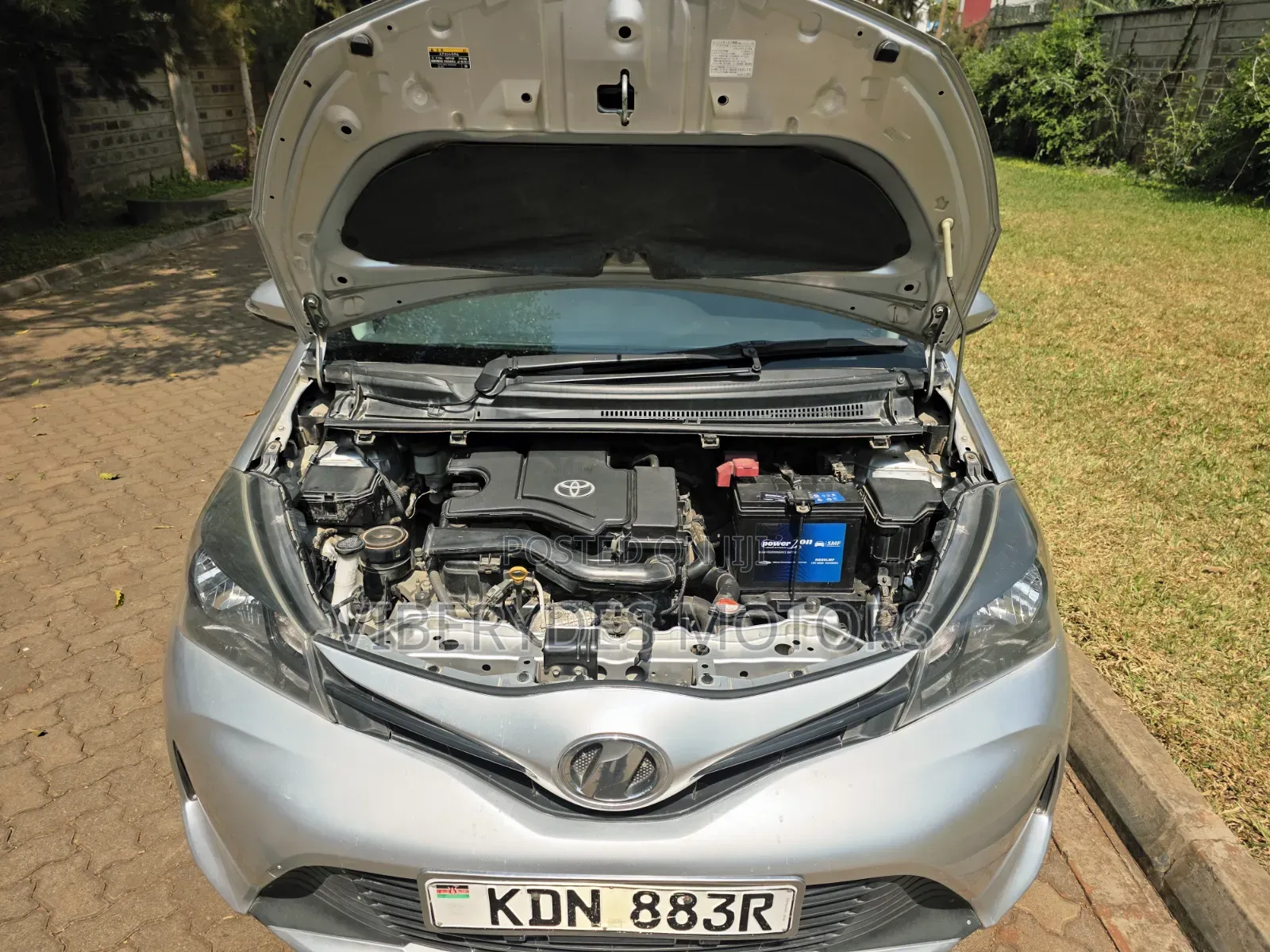 Toyota Vitz 2016 Silver