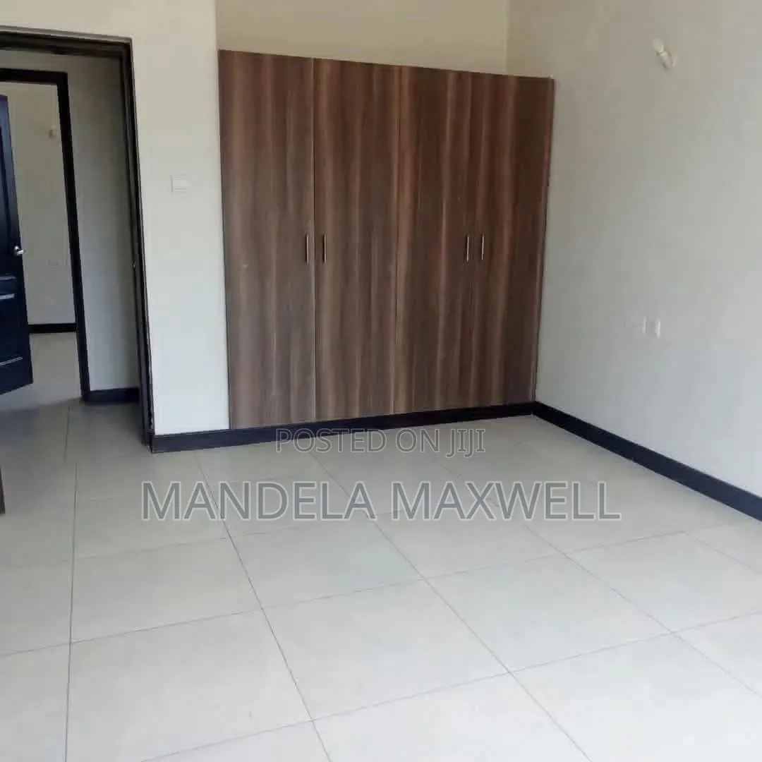 3bdrm Apartment in Gateway Mall Area for rent