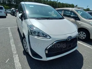 Toyota Sienta 2019 White