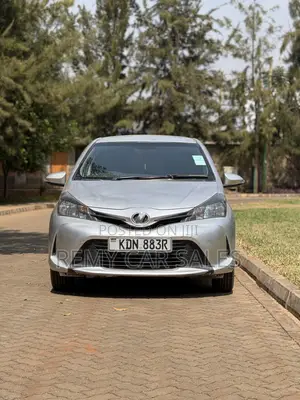 Toyota Vitz 2016 Silver