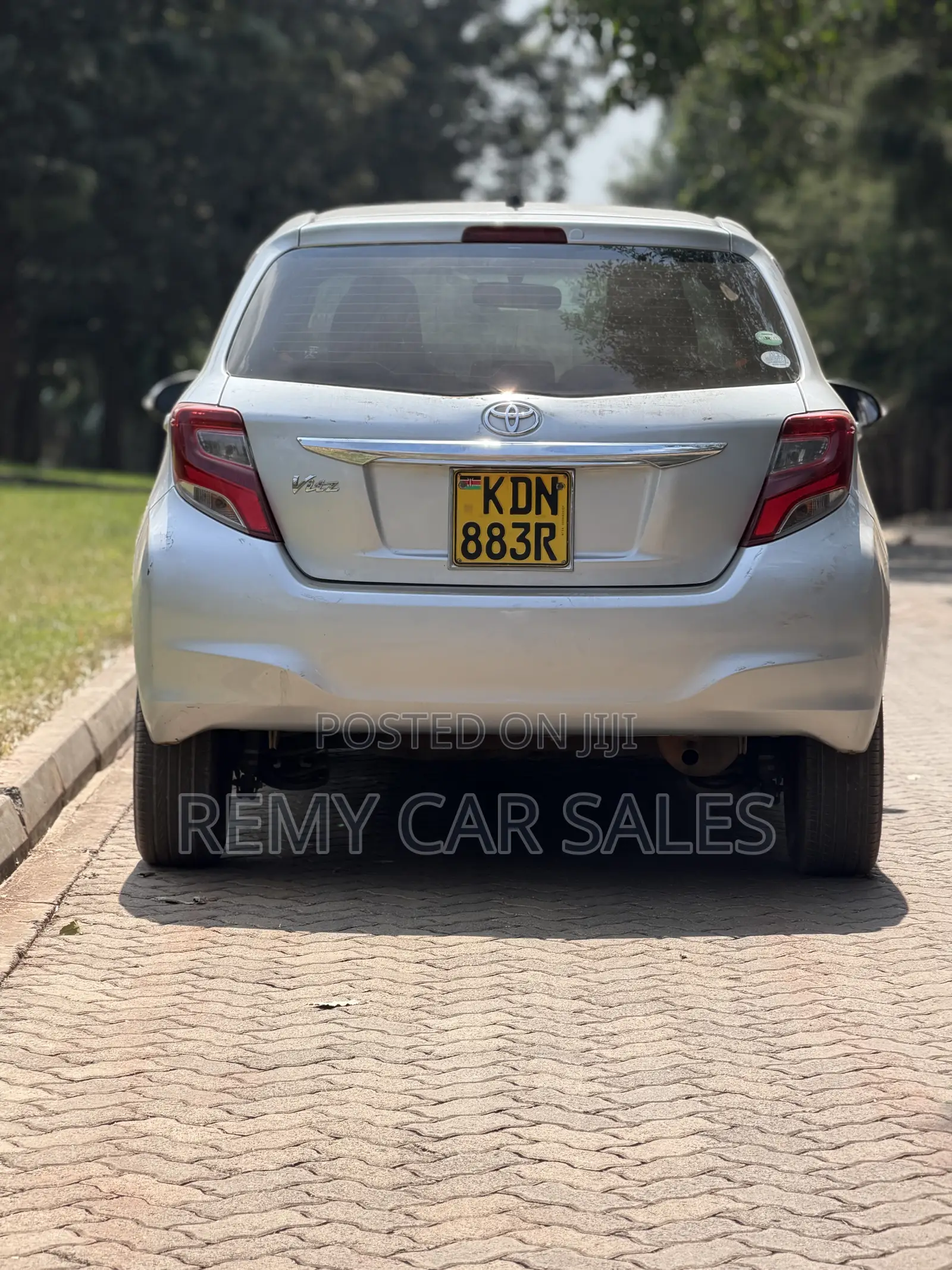 Toyota Vitz 2016 Silver