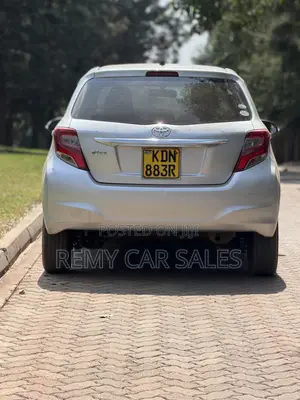 Toyota Vitz 2016 Silver