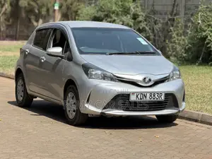Toyota Vitz 2016 Silver