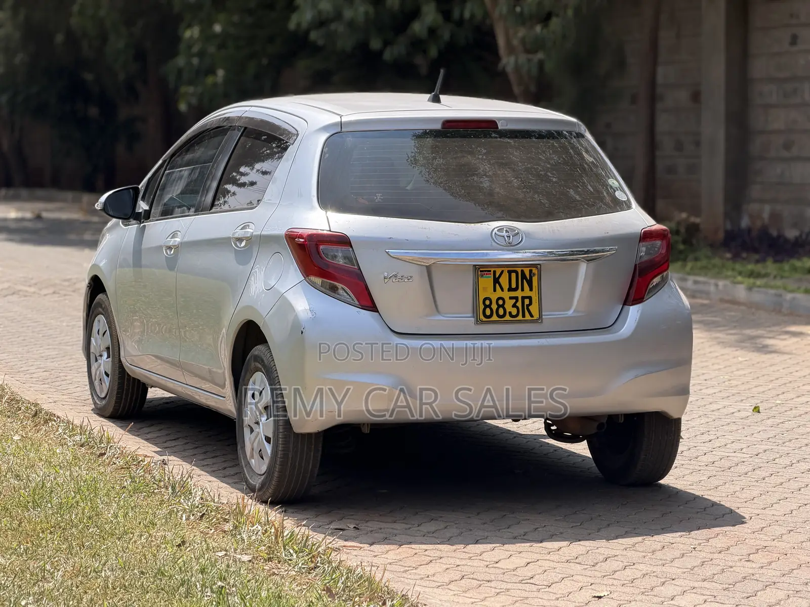Toyota Vitz 2016 Silver