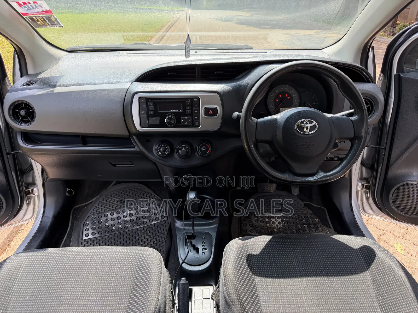 Toyota Vitz 2016 Silver