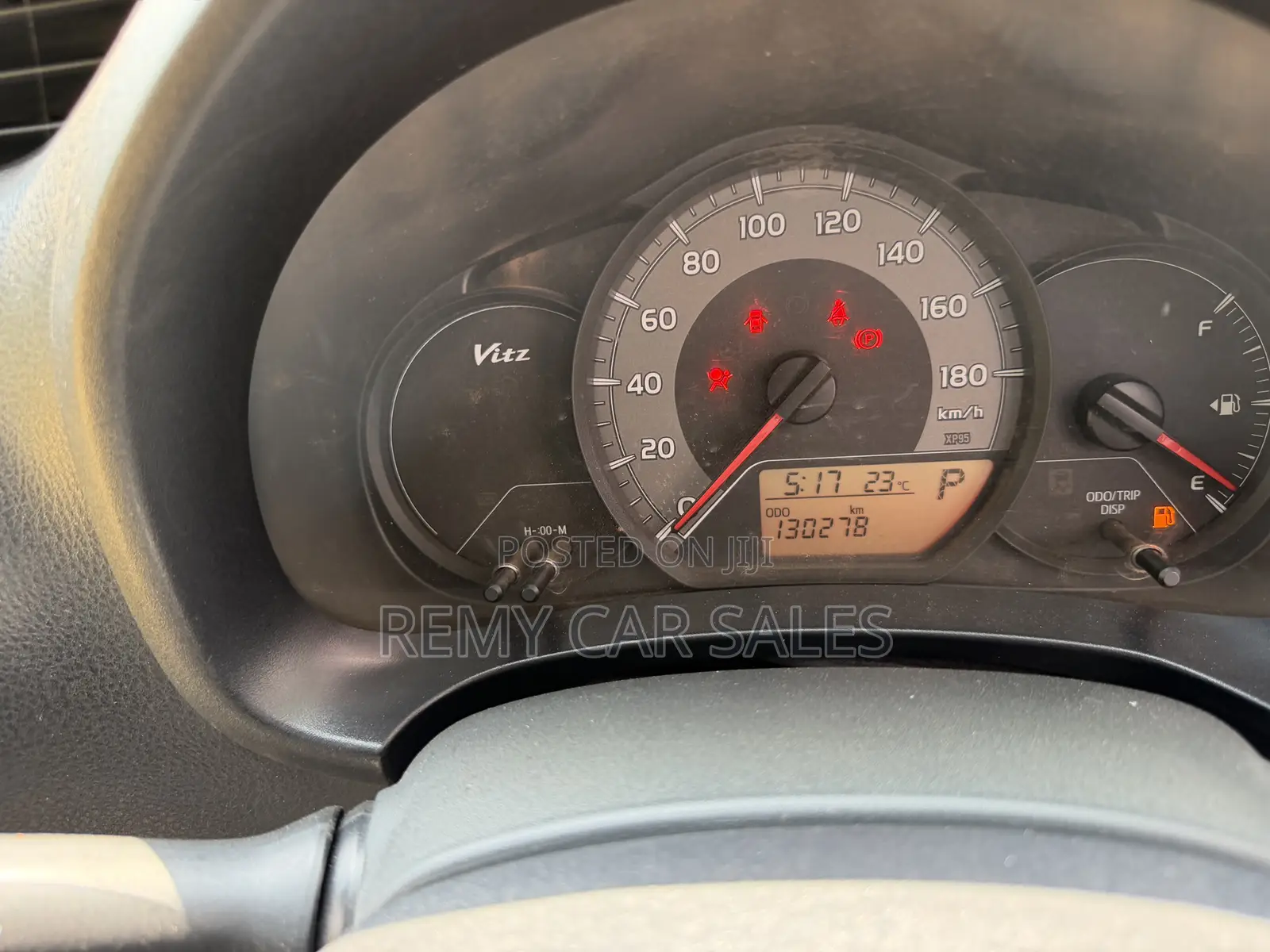 Toyota Vitz 2016 Silver