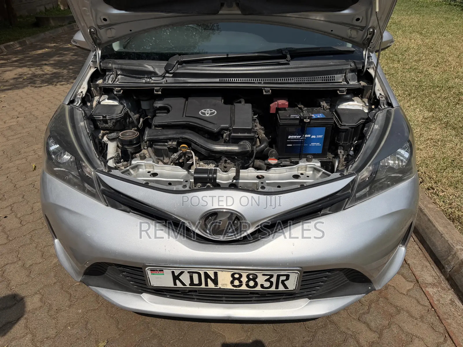 Toyota Vitz 2016 Silver