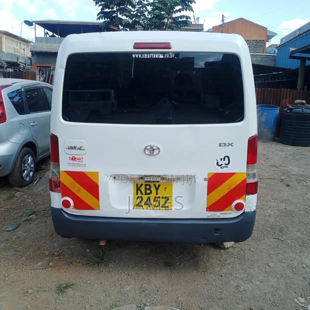 Toyota HiAce 2004 White