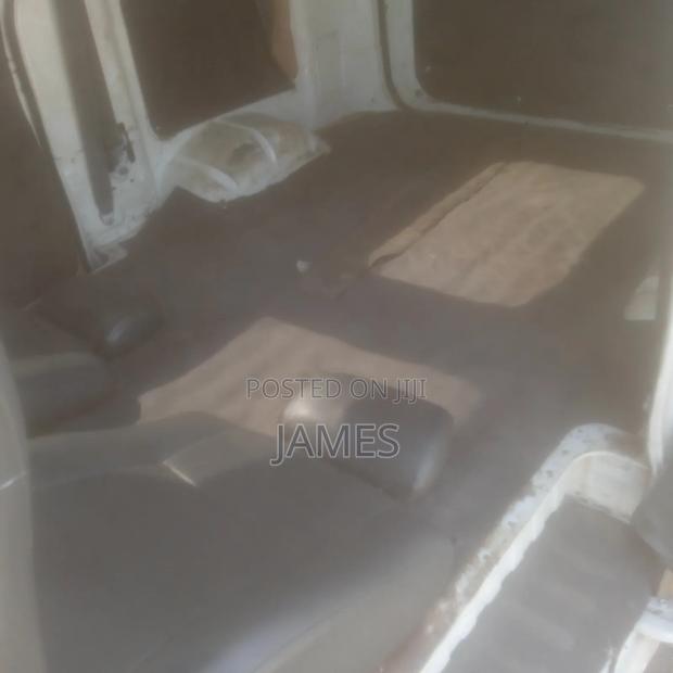 Toyota HiAce 2004 White - thumbnail 3