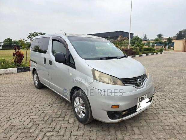 Nissan NV200 2013 Silver - thumbnail 4