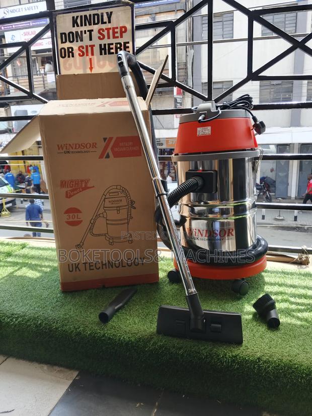 Windsor 30Litres Vacuum Cleaner