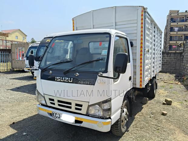 Clean Isuzu NKR Truck 2016 Model - thumbnail 2